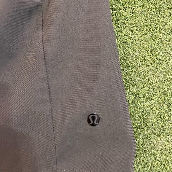 Men’s lululemon shorts - Picture 3 of 3
